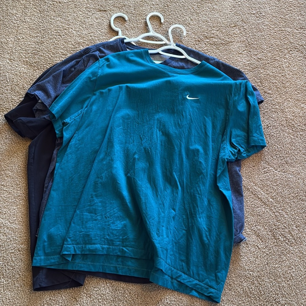 Nike tee bundle (3)